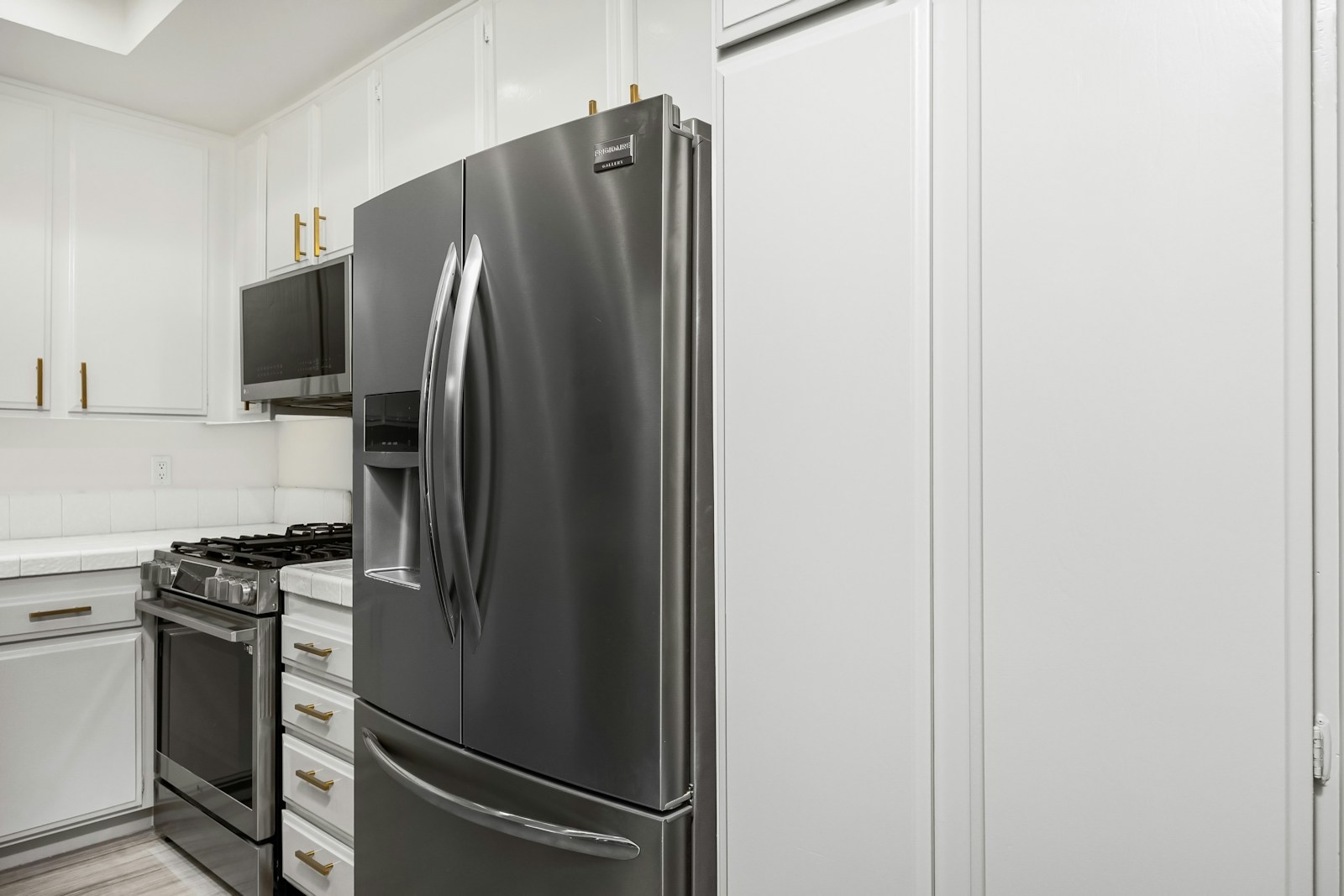 Liebherr Monolith panel-ready column refrigerator with custom handles — Monolith diagnostics
